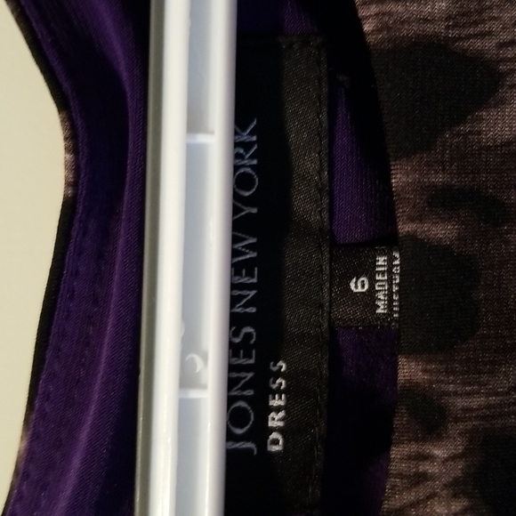 NWT size 6 Jones New York animal print. Dress purple accents gray tone priny - Picture 3 of 8